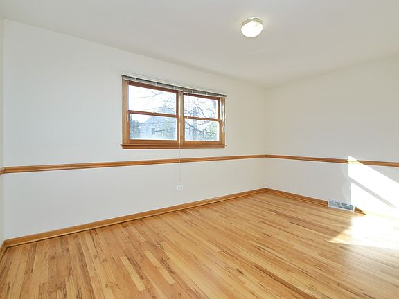 5th image of 563 Ivy Ct