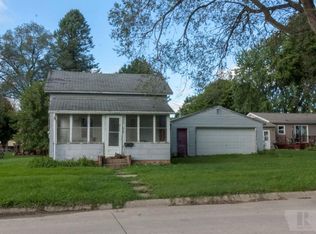 222 9th Pl NE, Hampton, IA 50441