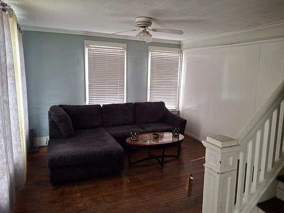 5th image of 11 Oak St