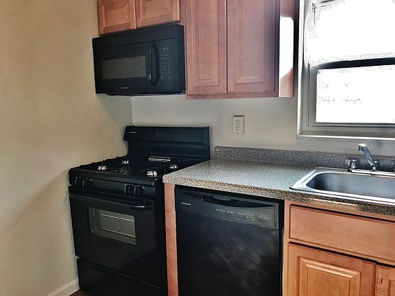 4th image of 374 1/2 S Pacific Ave APT 4