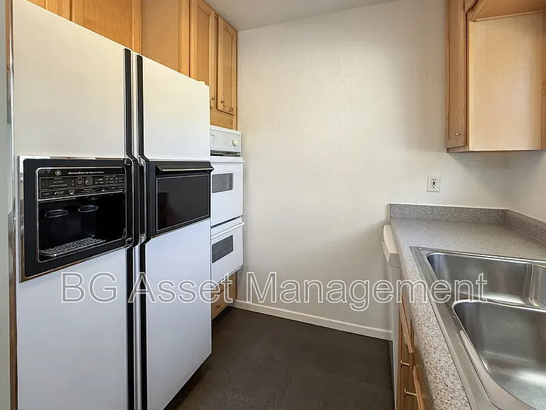 2672 Doidge Ave — Photo 25