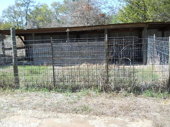 3rd image of 124 Teresa Ln