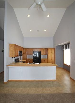 3rd image of 1509 Connecticut Dr SE