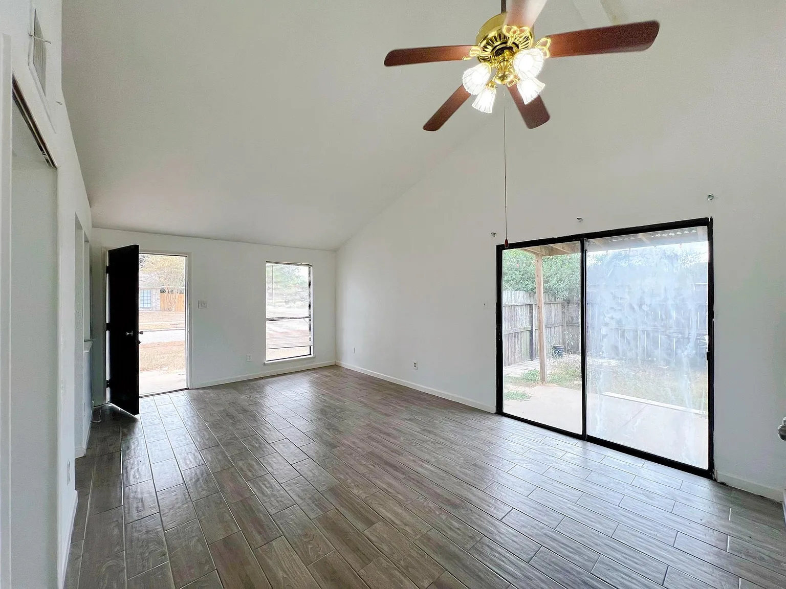 3 bed, 1.0 bath, 998 sqft, $1,499 — Photo 4