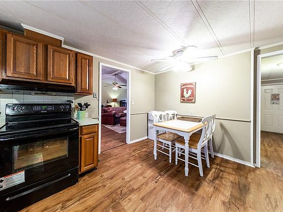 5th image of 221 Black Jack Ln
