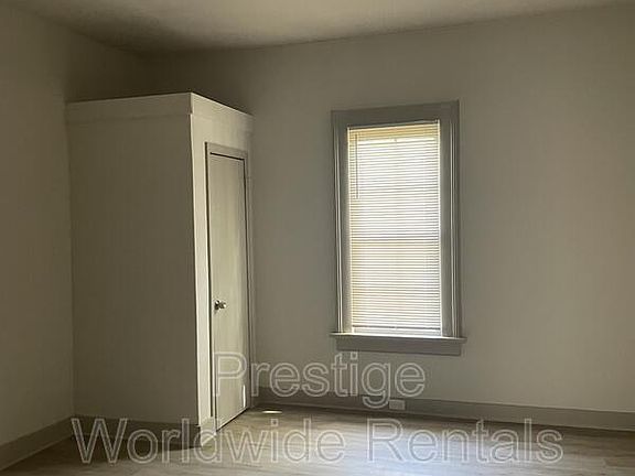 4th image of 2733 Waverly Ave