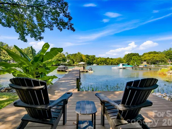 8172 Malibu Pointe Ln, Denver, NC 28037