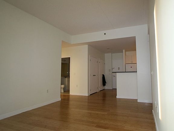 3rd image of 40 W 116th St #X803