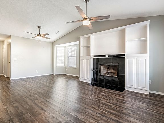 3rd image of 3147 W Woodfield Way