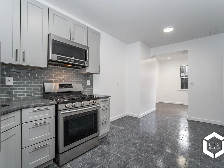 102 Dahill Rd #1R — Photo 11
