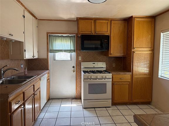 5th image of 13034 Woodridge Ave