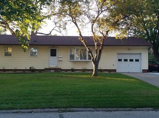 1415 Starbeck Cir, Cedar Falls, IA 50613