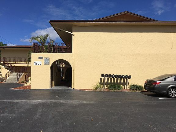 5th image of 1905 Winkler Ave APT 2