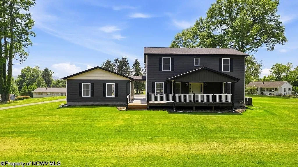 5 bed, 2.5 bath, $2,500 — Photo 1