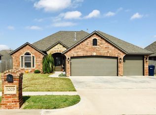 11309 NW 7th St, Yukon, OK 73099