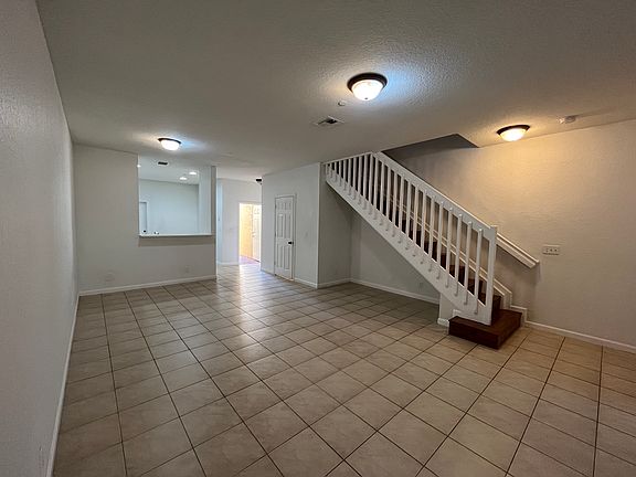 4th image of 4216 Vineyard Cir