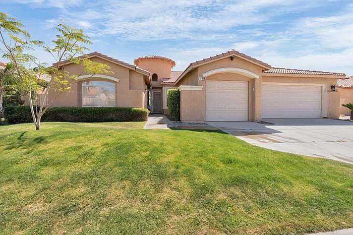 4 bed, 2476 sqft, $3,895 — Photo 2