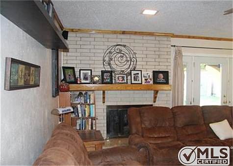 5th image of 1920 Knoxville Dr