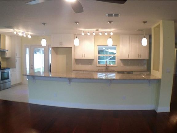 4th image of 1303 Canberra Ave