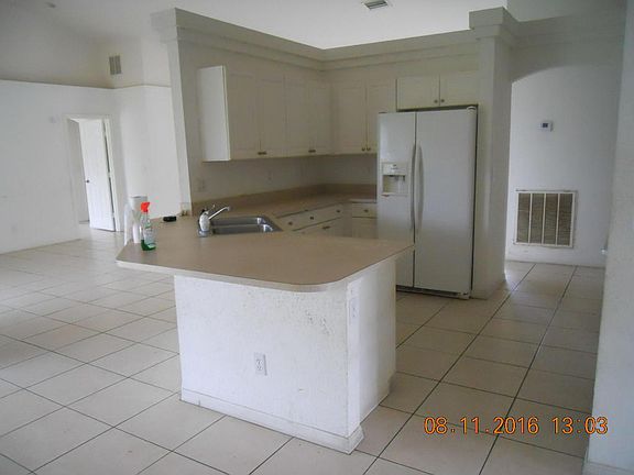 5th image of 3701 SW Manak St