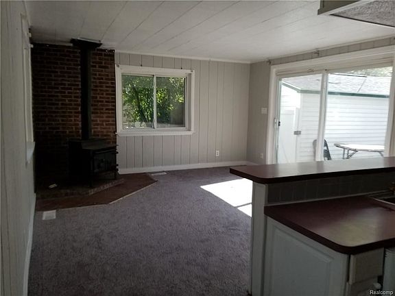 5th image of 20365 Westover Ave