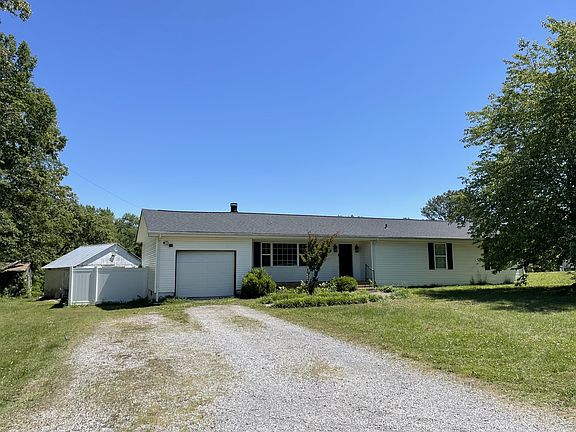 3rd image of 305 Cedar Hill Rd