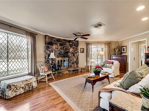 5th image of 2943 Selma Ln