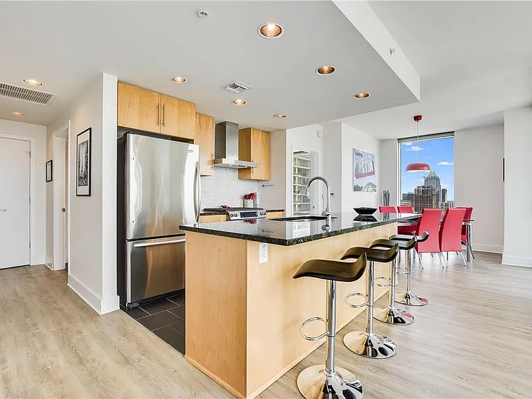 300 Bowie St — Photo 12