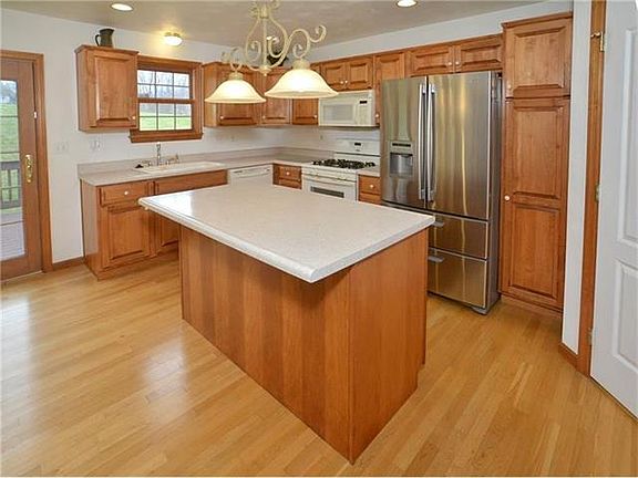 3rd image of 309 Thornwood Dr