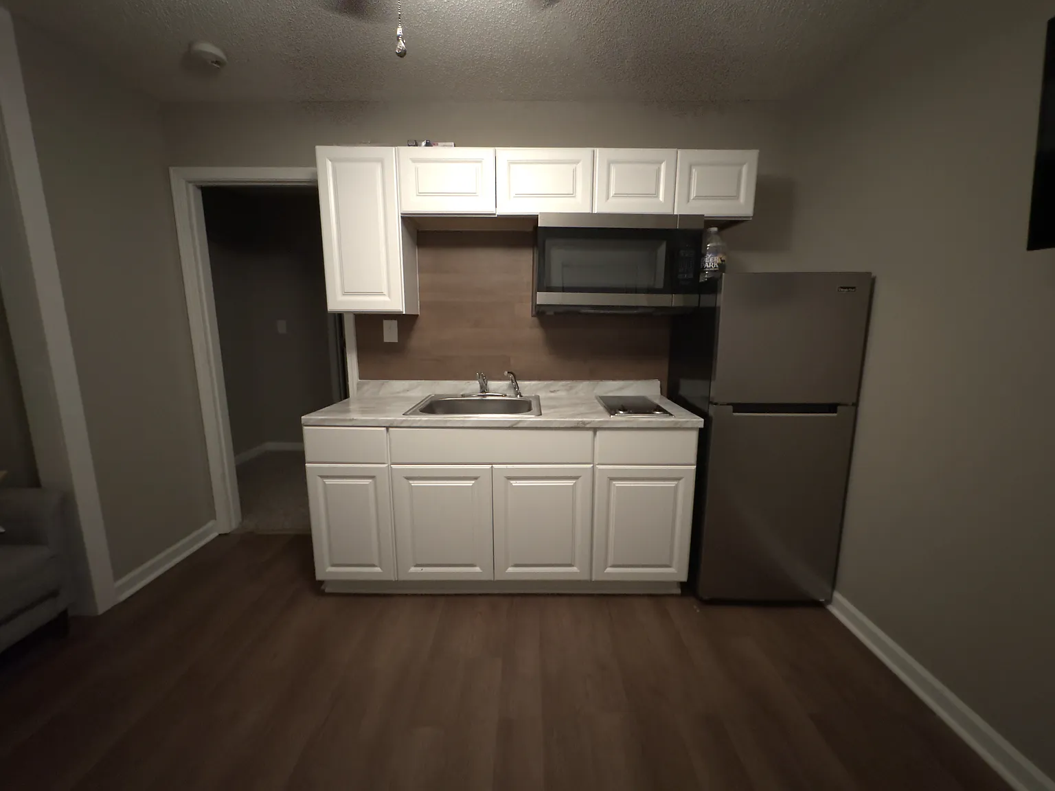 100 Waterford Dr — Photo 2