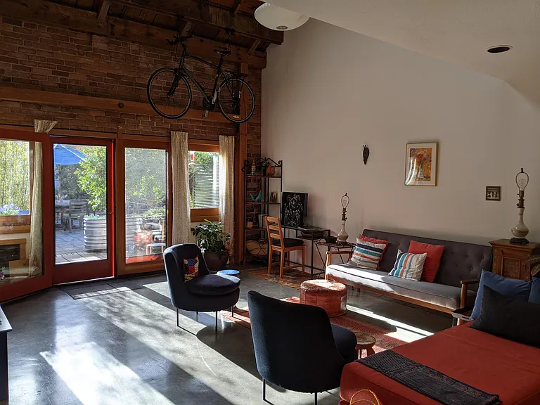 Living room (older decor, but gives sense of morning light)