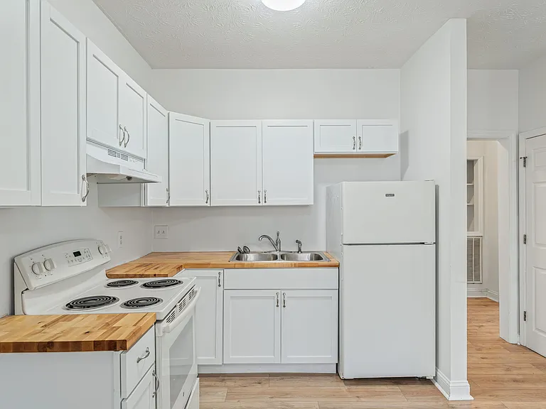 605 Spruce St NE — Photo 8