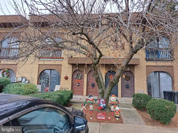 2434 Hartel Ave, Philadelphia, PA 19152