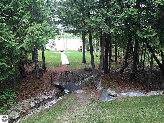 4th image of 450 Scott Ct