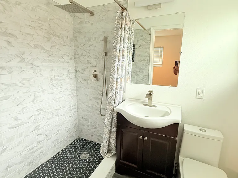 1557 Robinson Dr N — Photo 21