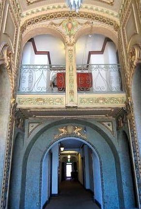 Art Deco/Vintage Bldg