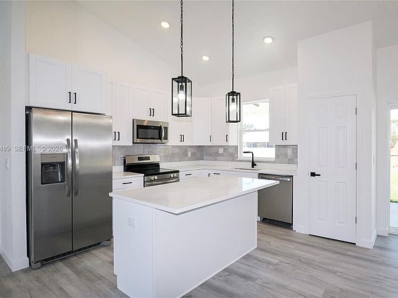 2nd image of 3915 El Rado Ave