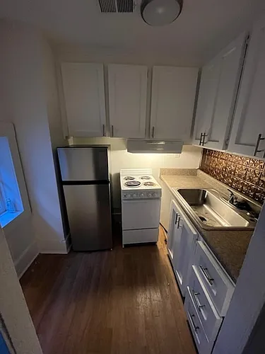 293 King St Photo 1