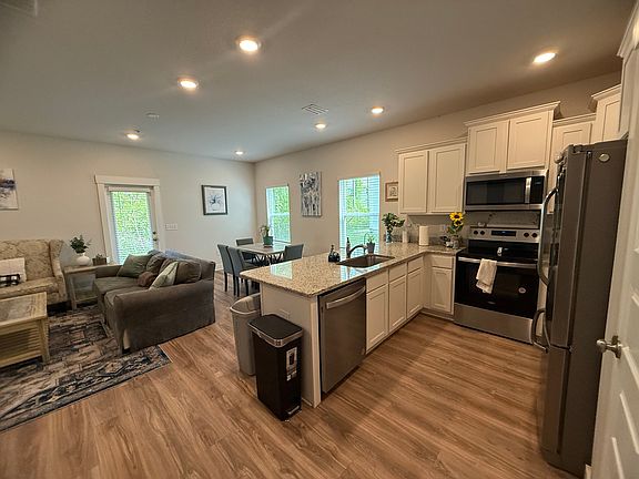 5th image of 1642 Iroquois Ct