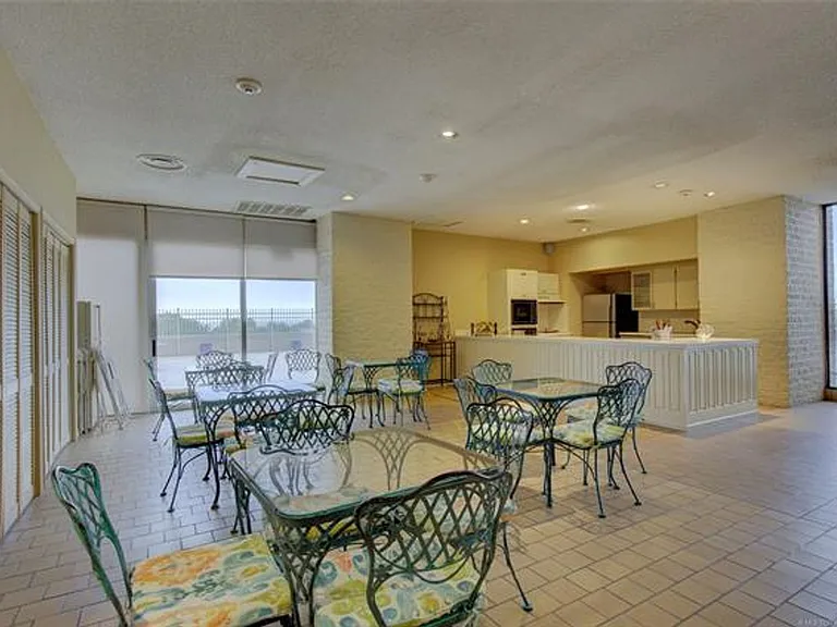 Adorable 2 bed 2 bath in historic Liberty Tower — Photo 33
