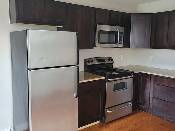 2nd image of 806 Shelby Ave #A