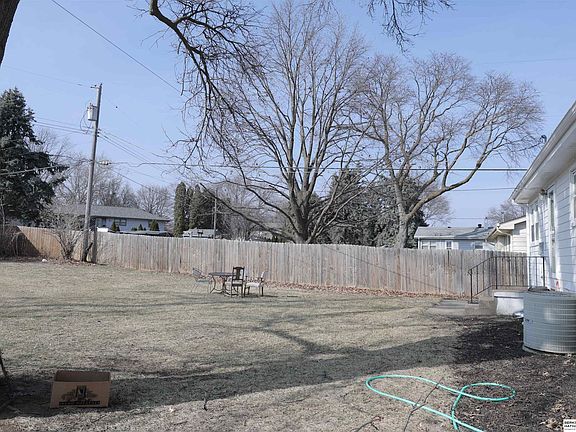 2nd image of 1864 S 123rd St