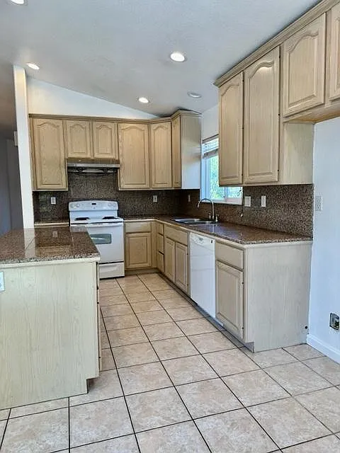4 bed, 1918 sqft, $4,500 — Photo 3