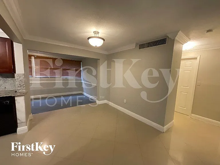 2100 NW 74th Ave — Photo 4