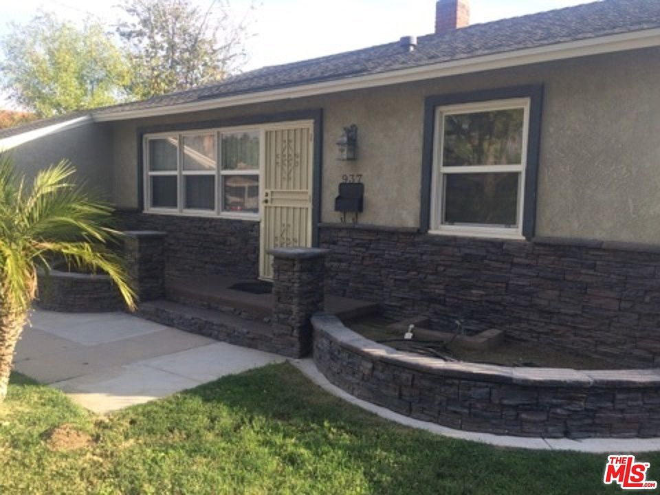 1st image of 937 W 31st St