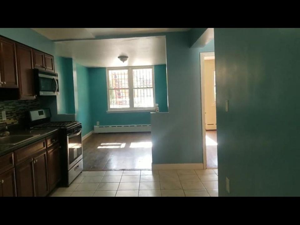 2nd image of 2755 Bronxwood Ave