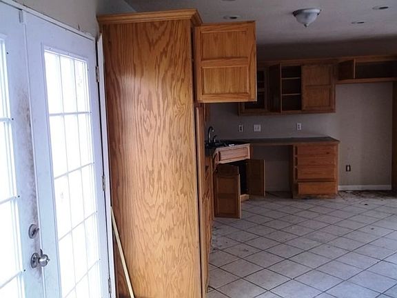 3rd image of 1617 Deer Park Way