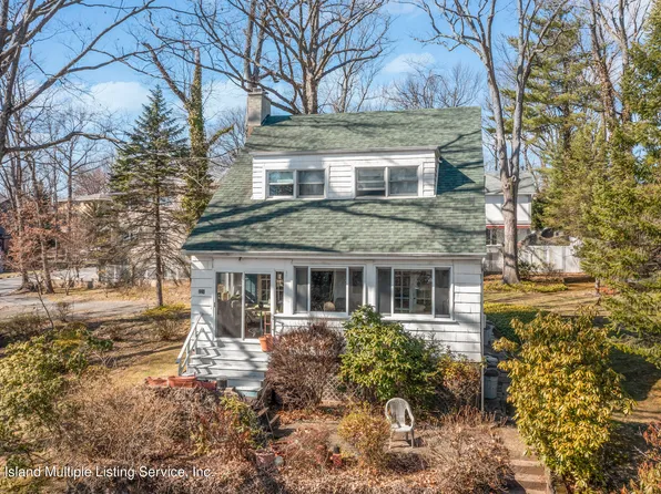 221 Edinboro Rd, Staten Island, NY 10306