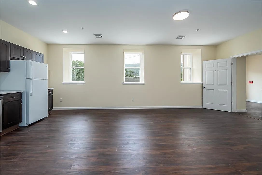 2 bed, 1.0 bath, 1000 sqft, $1,500 — Photo 4