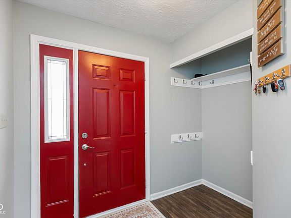3rd image of 1042 Scarlet Oak Ln